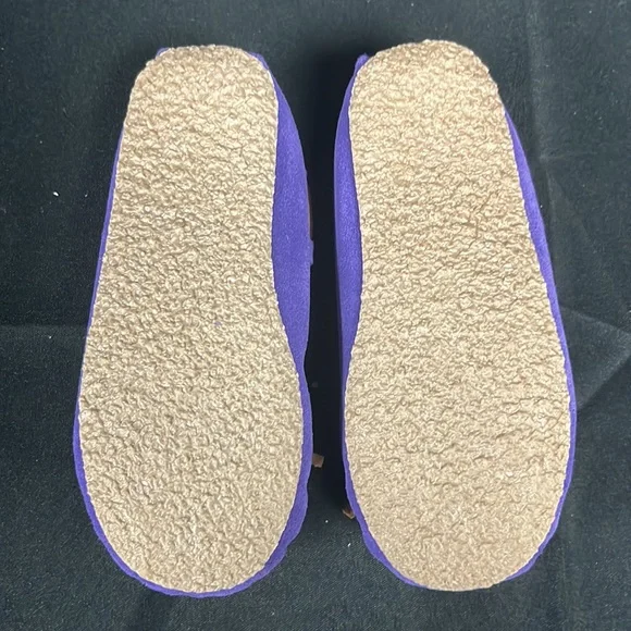 Minnetonka Child’s Cassie Purple Slipper (2923) - Picture 6 of 7